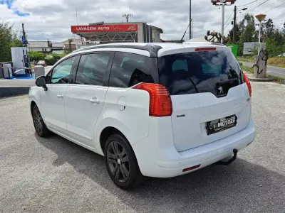 Peugeot 5008 2016 - 13450 EUR, 164950 km - AUTO.MOTO.pt - 164950km - foto 9 de 47