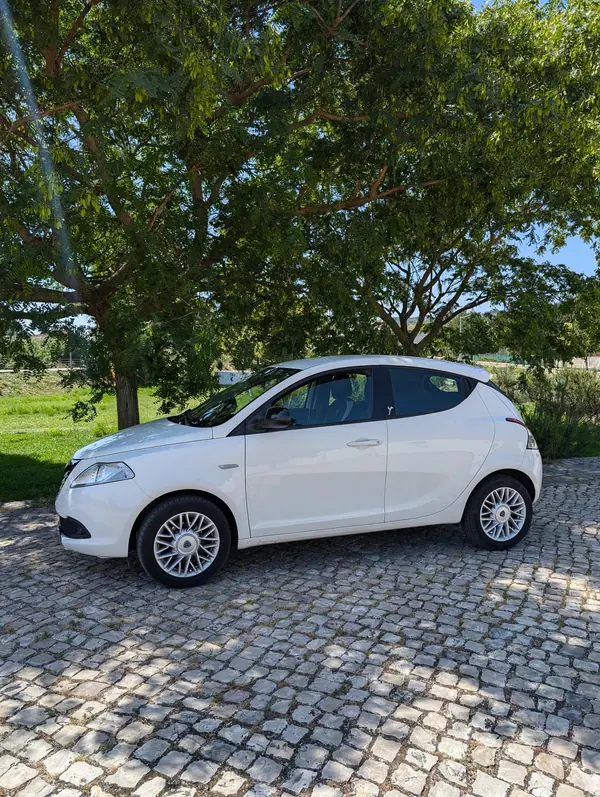 Lancia Ypsilon 2015 - 6400 EUR, 149726 km - 149726km - foto 15 de 15
