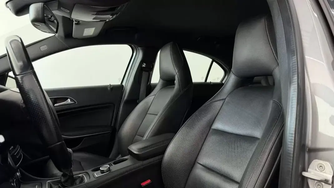 Mercedes-Benz A 180 2013 - 12990 EUR, 237399 km - AUTO.MOTO.pt - 237399km - foto 11 de 28