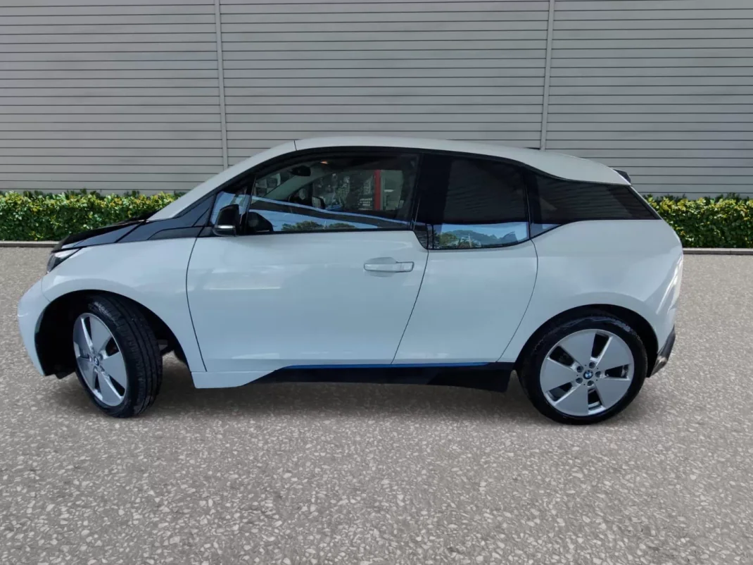BMW i3 2016 - 13990 EUR, 180000 km - AUTO.MOTO.pt - 180000km - foto 8 de 9