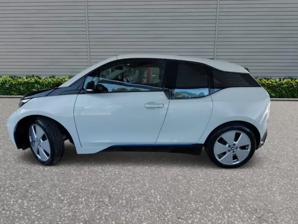 BMW i3 2016 - 13990 EUR, 180000 km - AUTO.MOTO.pt - 180000km - foto 8 de 9
