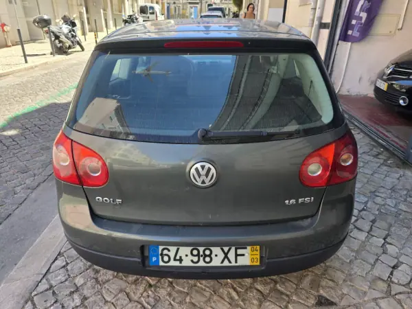 Volkswagen Golf 2004 - 3999 EUR, 160000 km - AUTO.MOTO.pt - 160000km - foto 5 de 17