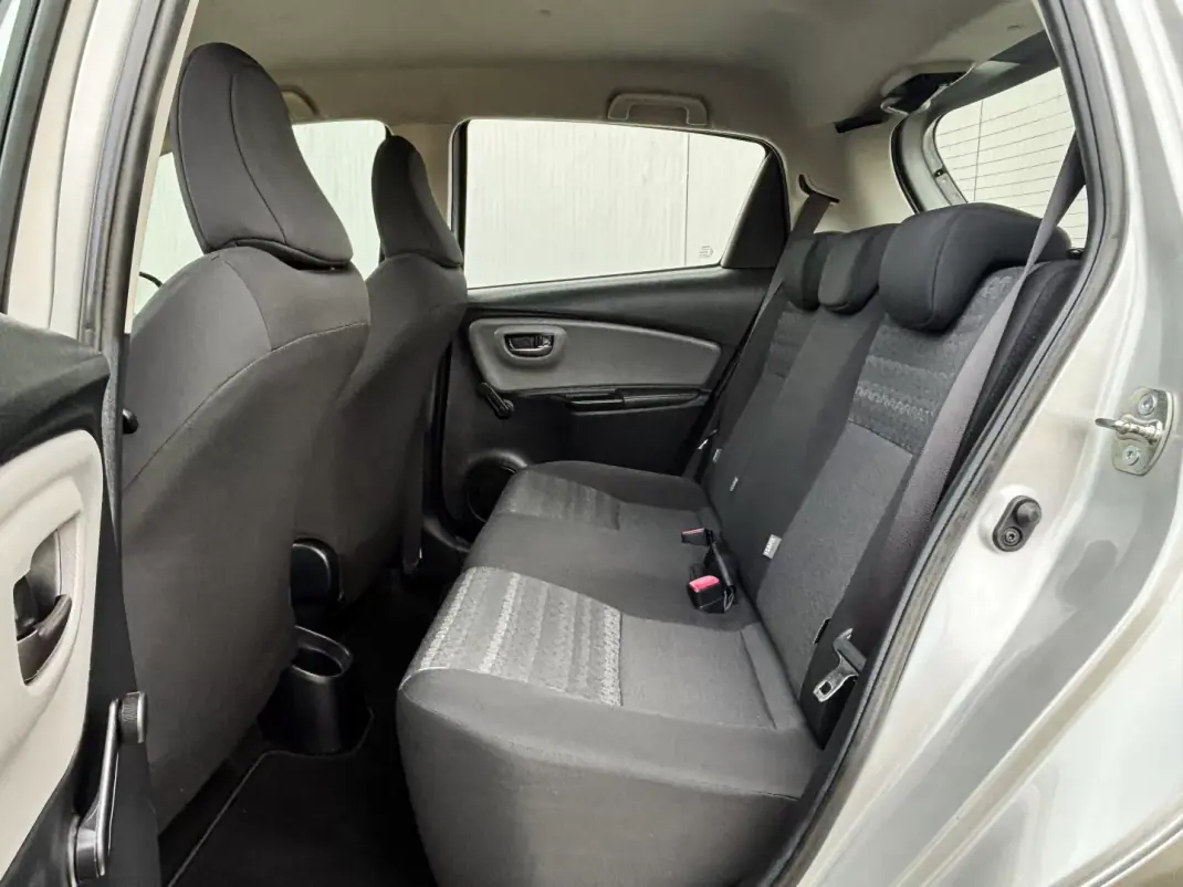 Toyota Yaris 2016 - 13500 EUR, 135000 km - AUTO.MOTO.pt - 135000km - foto 12 de 35