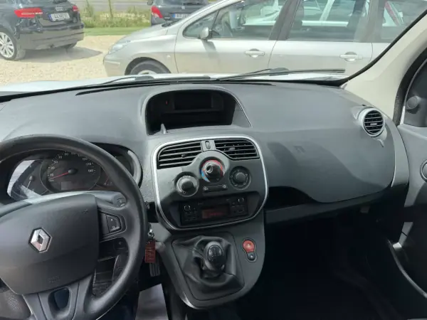 Renault Kangoo 2017 - 6990 EUR, 359871 km - AUTO.MOTO.pt - 359871km - foto 8 de 15