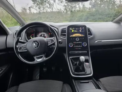 Renault Grand Scénic 2017 - 12750 EUR, 320000 km - AUTO.MOTO.pt - 320000km - foto 35 de 40