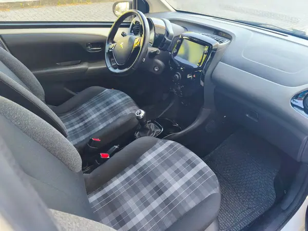Peugeot 108 2019 — foto 3 de 4