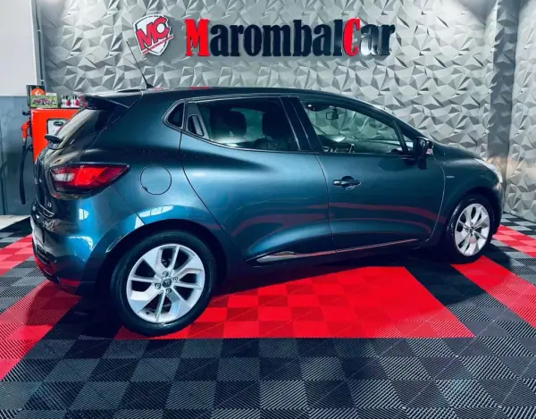 Renault Clio 2017 - 13990 EUR, 104061 km - AUTO.MOTO.pt - 104061km - foto 5 de 28