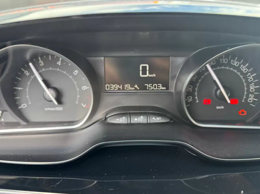 Peugeot 2008 2019 - 13900 EUR, 39416 km - AUTO.MOTO.pt - 39416km - foto 4 de 20