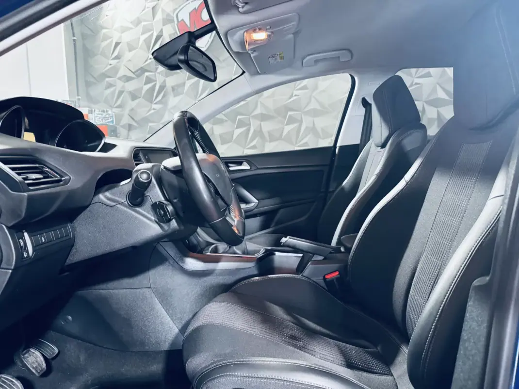 Peugeot 308 2019 - 14990 EUR, 62170 km - AUTO.MOTO.pt - 62170km - foto 34 de 36