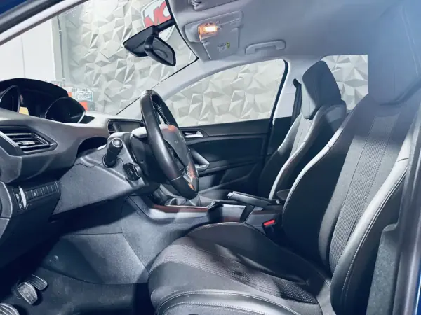 Peugeot 308 2019 - 14990 EUR, 62170 km - AUTO.MOTO.pt - 62170km - foto 34 de 36