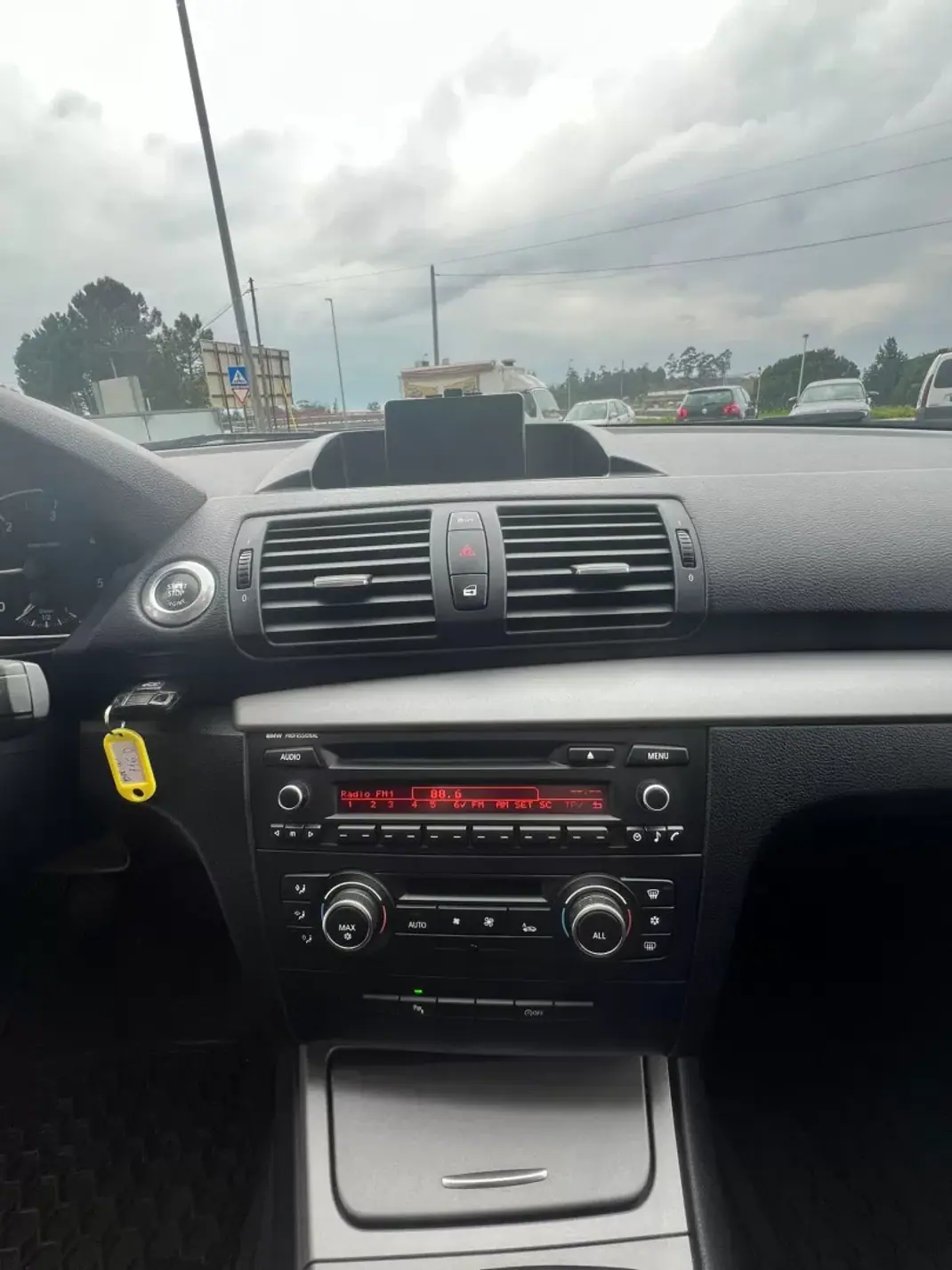 BMW 116 2011 - 14000 EUR, 184987 km - AUTO.MOTO.pt - 184987km - foto 26 de 26