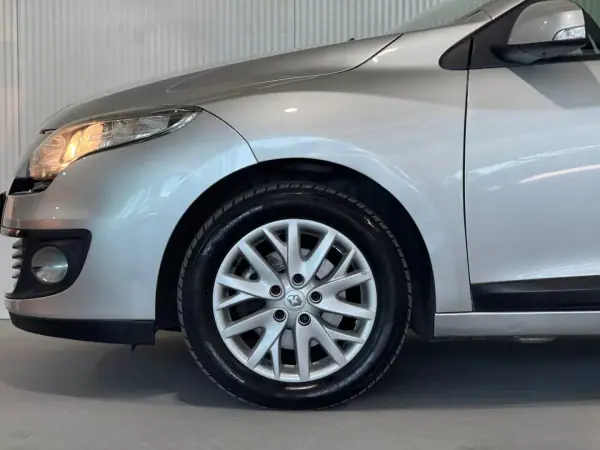 Renault Mégane 2014 - 5990 EUR, 325267 km - AUTO.MOTO.pt - 325267km - foto 7 de 20