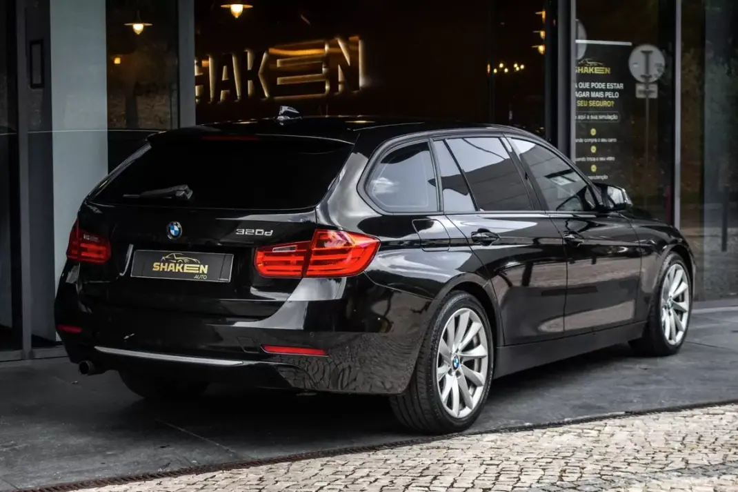 BMW 318 2013 - 11990 EUR, 266923 km - 266923km - foto 4 de 36