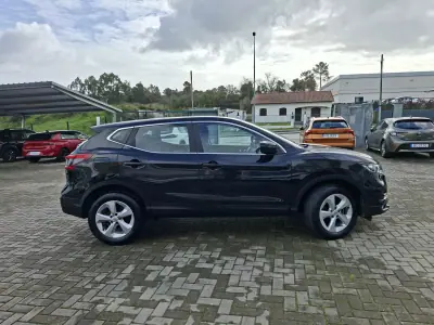 Nissan Qashqai 2018 - 15500 EUR, 57950 km - AUTO.MOTO.pt - 57950km - foto 5 de 25