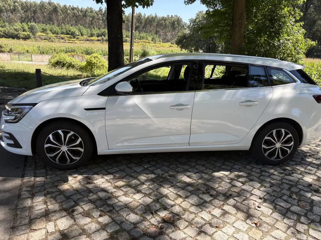 Renault Mégane 2022 - 17500 EUR, 149000 km - 149000km - foto 8 de 18