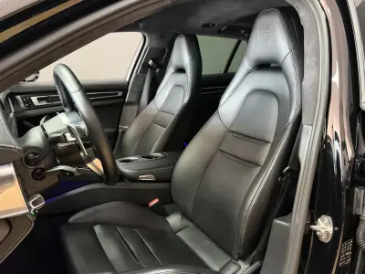 Porsche Panamera Sport Turismo 2020 - 63990 EUR, 148987 km - AUTO.MOTO.pt - 148987km - foto 11 de 27