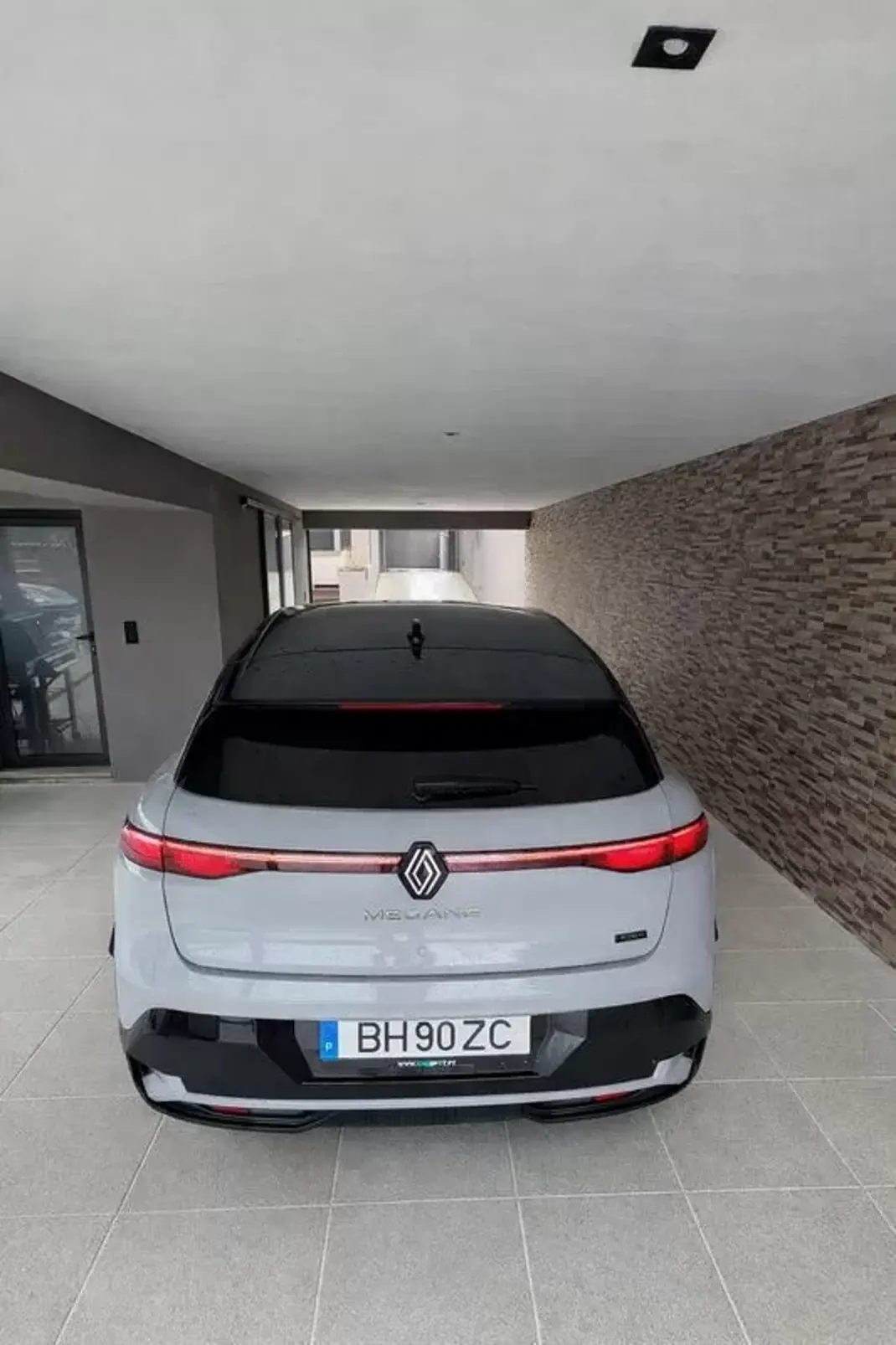 Renault Mégane E-Tech 2023 - 27980 EUR, 31569 km - AUTO.MOTO.pt - 31569km - foto 11 de 14