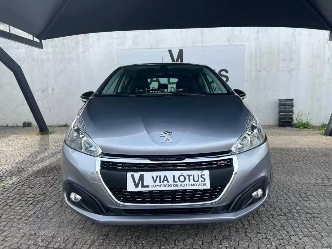 Peugeot 208 2018 - 13500 EUR, 41987 km - AUTO.MOTO.pt - 41987km - foto 2 de 18