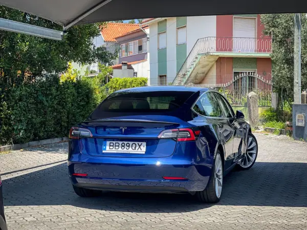Tesla Model 3 2019 - 28990 EUR, 85000 km - AUTO.MOTO.pt - 85000km - foto 2 de 12