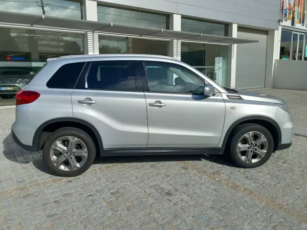 Suzuki Vitara 2016 - 16900 EUR, 135000 km - AUTO.MOTO.pt - 135000km - foto 7 de 15