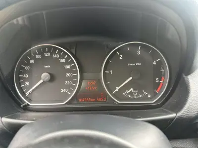 BMW 118 2009 - 8900 EUR, 184000 km - AUTO.MOTO.pt - 184000km - foto 33 de 55