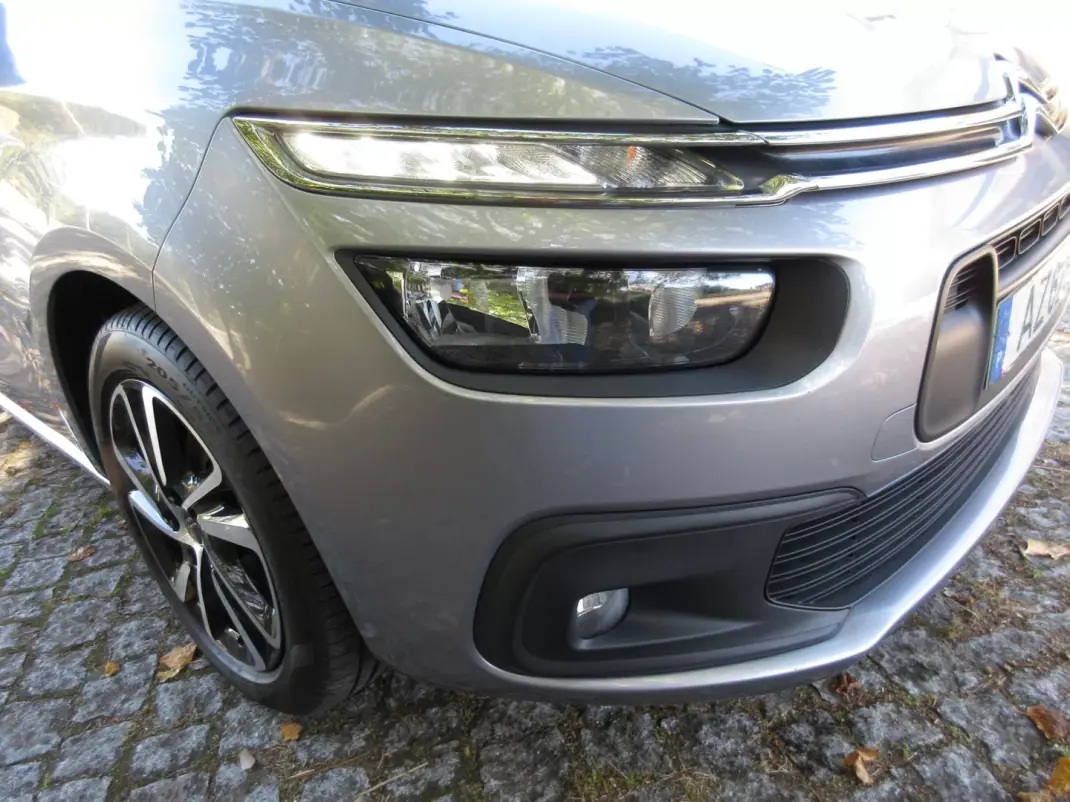 Citroën C4 Picasso 2017 - 12990 EUR, 175000 km - AUTO.MOTO.pt - 175000km - foto 37 de 44