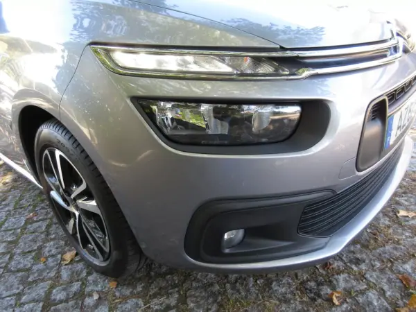 Citroën C4 Picasso 2017 - 12990 EUR, 175000 km - AUTO.MOTO.pt - 175000km - foto 37 de 44