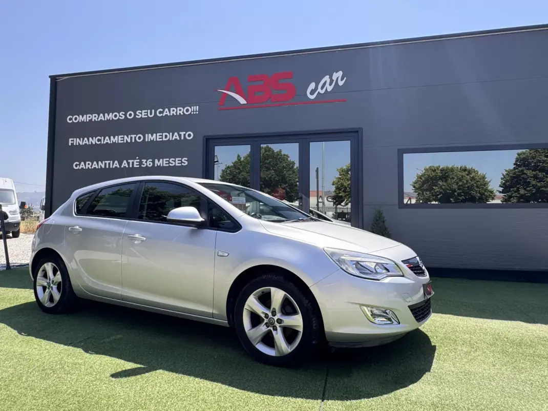 Opel Astra 2010 - 8000 EUR, 126000 km - AUTO.MOTO.pt - 126000km - foto 1 de 17