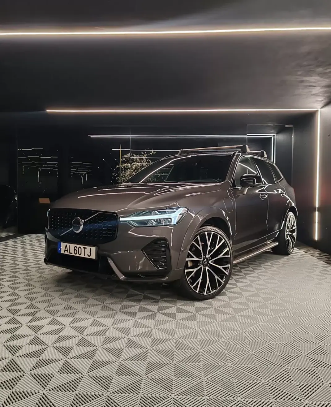 Volvo XC 60 2022 - 41000 EUR, 109000 km - AUTO.MOTO.pt - 109000km - foto 1 de 27