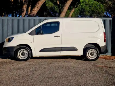 Opel COMBO 2022 - 15990 EUR, 55209 km - AUTO.MOTO.pt - 55209km - foto 3 de 15