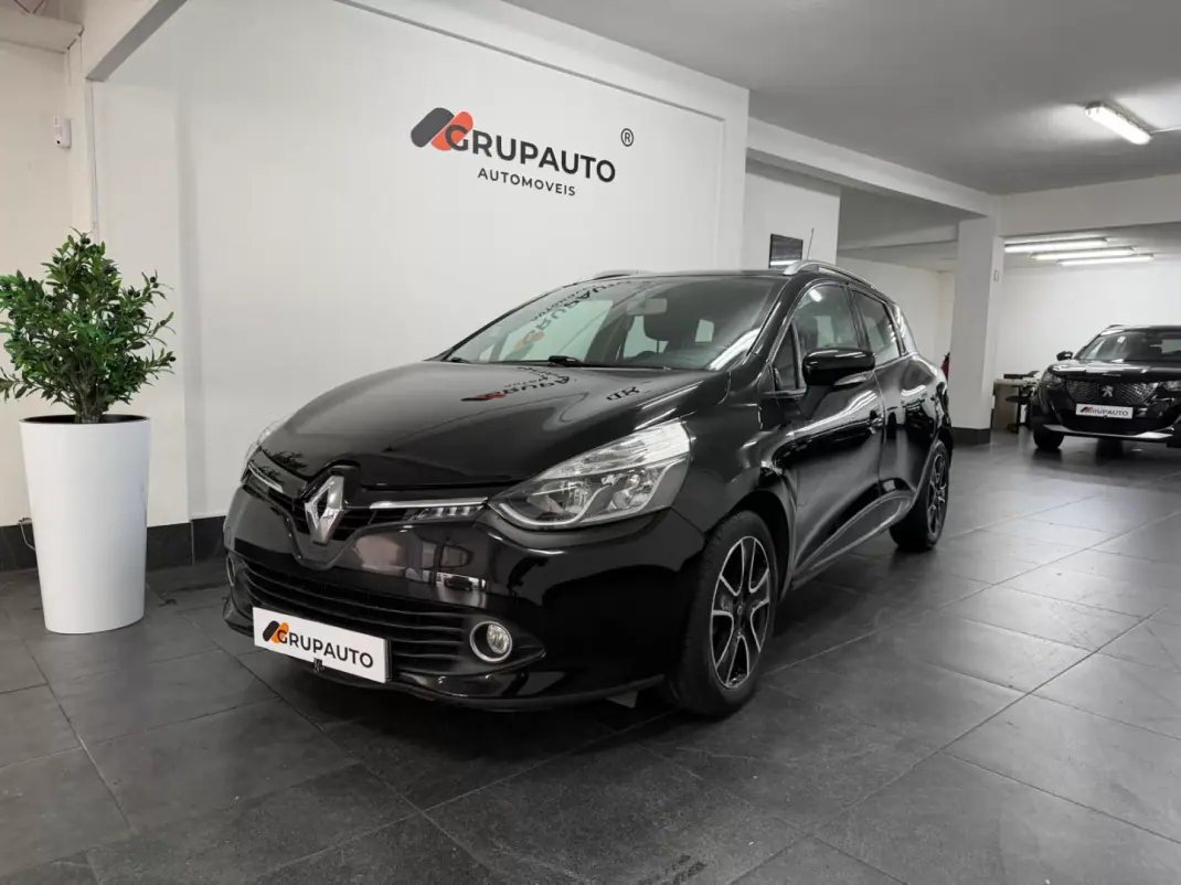 Renault Clio Sport Tourer 2014 - 7750 EUR, 199000 km - AUTO.MOTO.pt - 199000km - foto 1 de 16
