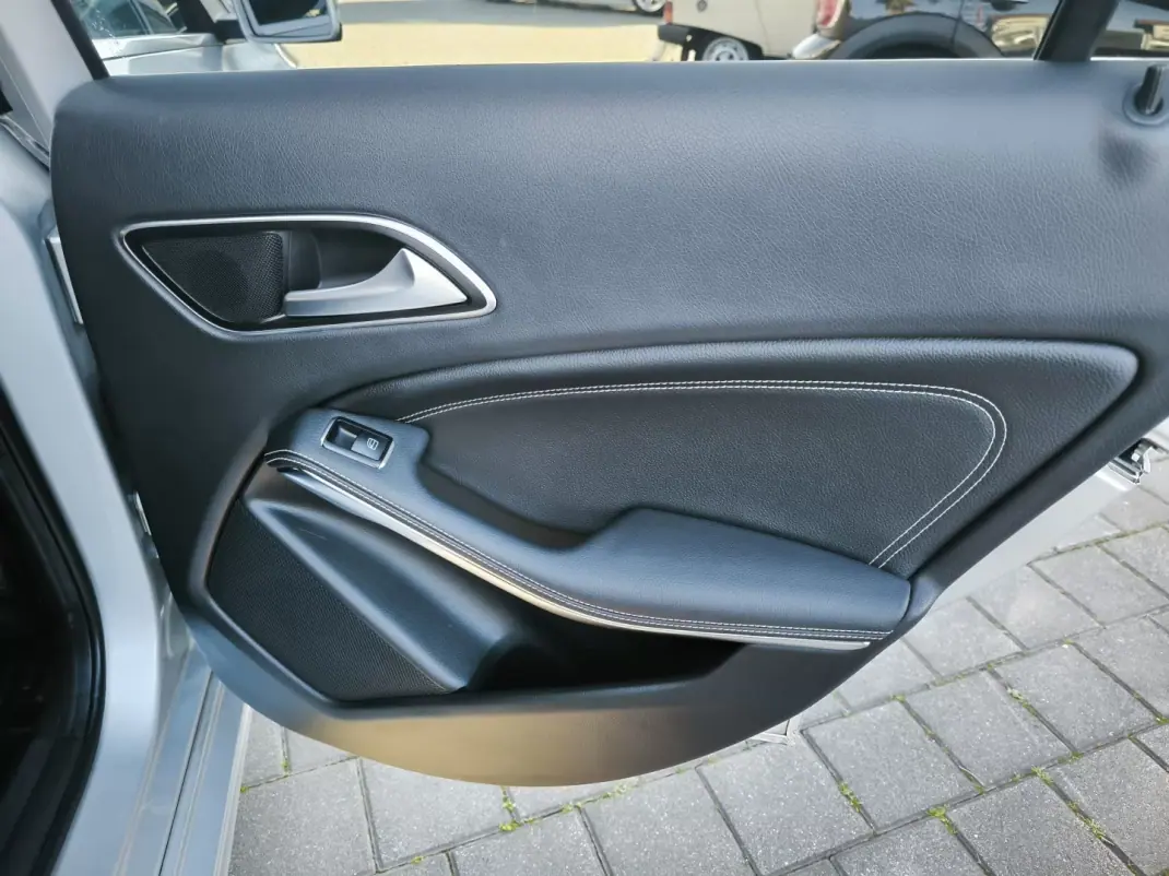 Mercedes-Benz A 160 2014 - 15950 EUR, 64000 km - AUTO.MOTO.pt - 64000km - foto 30 de 34