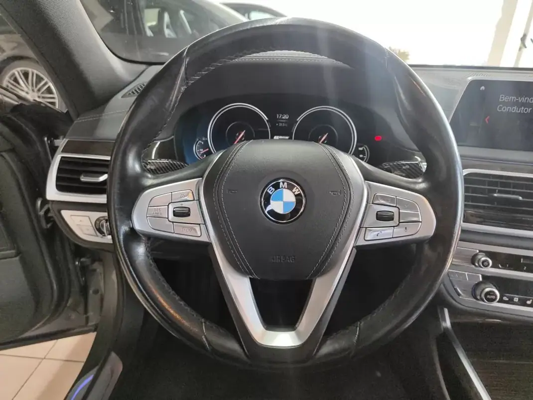 BMW 740 2018 - 29950 EUR, 249000 km - AUTO.MOTO.pt - 249000km - foto 23 de 41