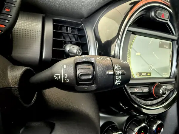 MINI One 2016 - 11900 EUR, 133000 km - AUTO.MOTO.pt - 133000km - foto 58 de 86
