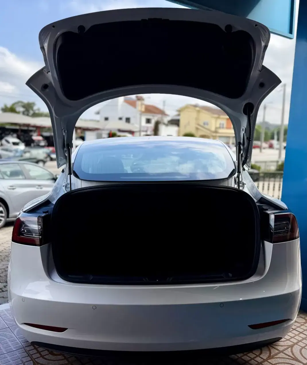Tesla Model 3 2020 - 27950 EUR, 97000 km - 97000km - foto 24 de 26