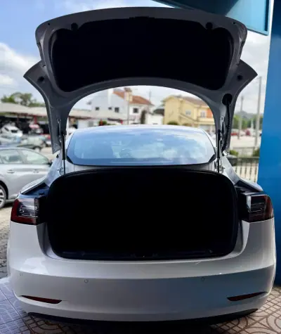 Tesla Model 3 2020 - 27950 EUR, 97000 km - AUTO.MOTO.pt - 97000km - foto 24 de 26