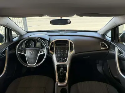 Opel Astra 2011 - 6450 EUR, 250730 km - AUTO.MOTO.pt - 250730km - foto 16 de 26