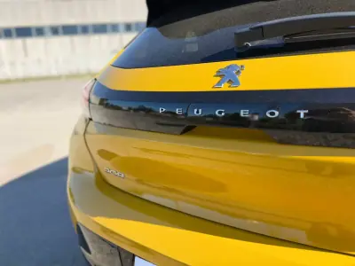 Peugeot 208 2022 - 16900 EUR, 69600 km - AUTO.MOTO.pt - 69600km - foto 12 de 21