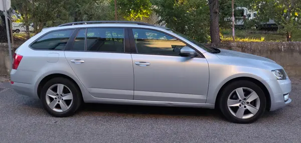 Skoda Octavia 2014 - 10900 EUR, 83000 km - AUTO.MOTO.pt - 83000km - foto 3 de 6