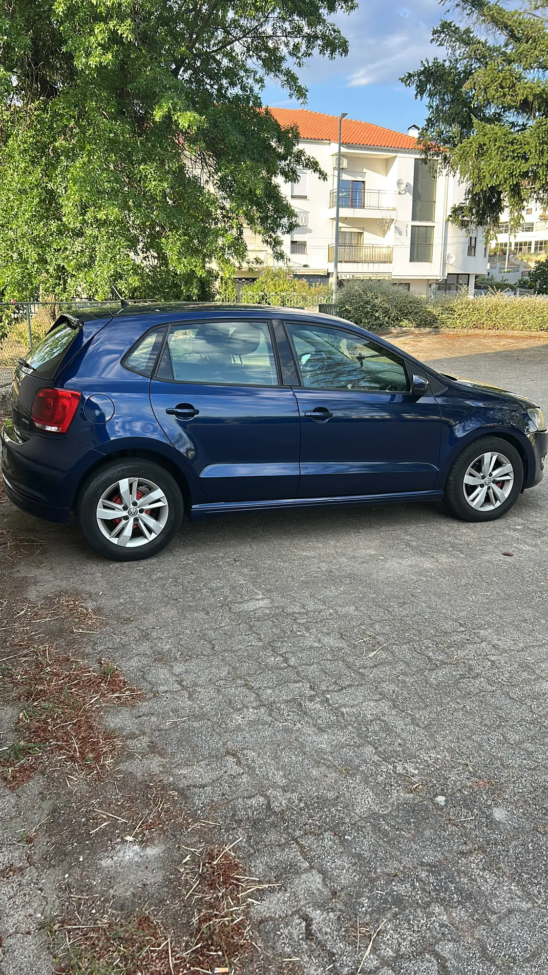 Volkswagen Polo 2012 - 4500 EUR, 212000 km - AUTO.MOTO.pt - 212000km - foto 5 de 9