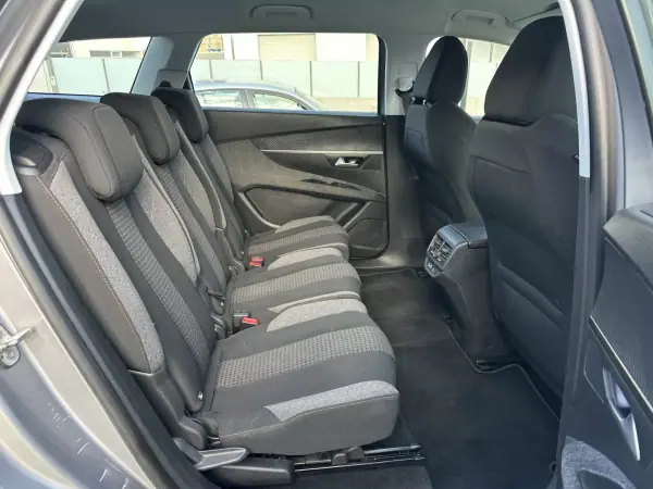 Peugeot 5008 2017 - 14900 EUR, 200000 km - AUTO.MOTO.pt - 200000km - foto 33 de 63