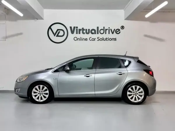 Opel Astra 2012 - 6250 EUR, 154000 km - AUTO.MOTO.pt - 154000km - foto 11 de 52
