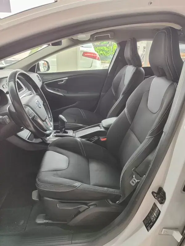 Volvo V40 2013 - 7750 EUR, 298000 km - AUTO.MOTO.pt - 298000km - foto 16 de 36