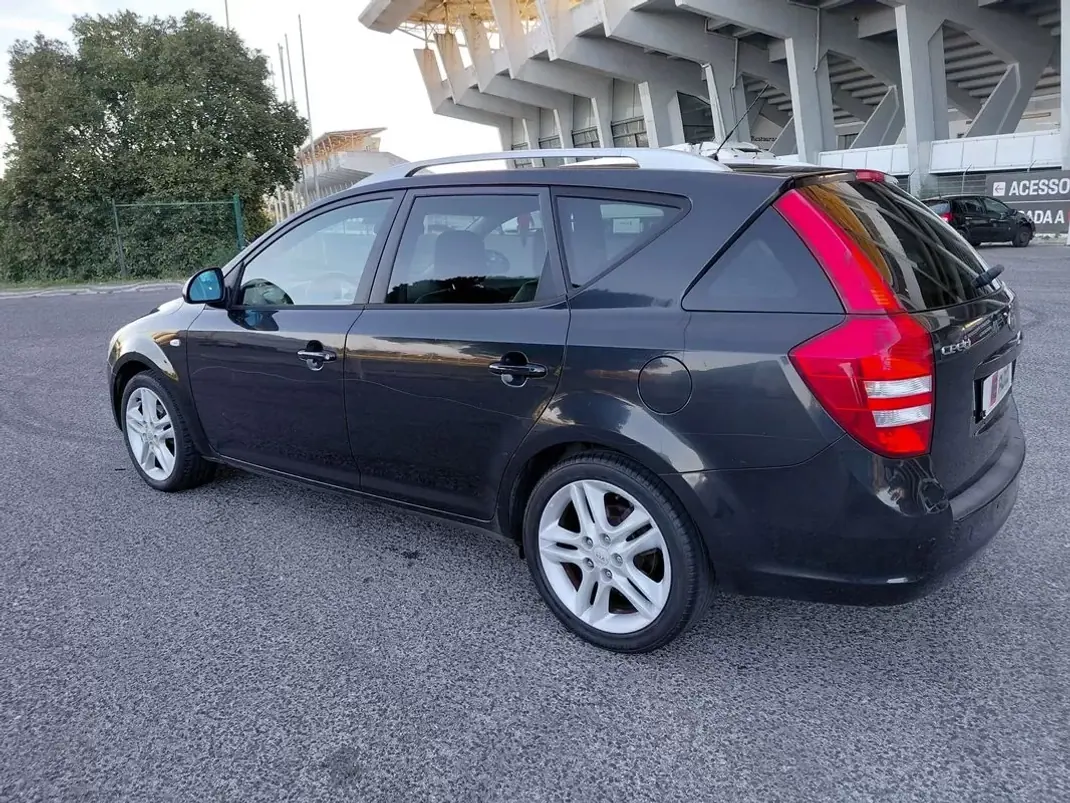 Kia Ceed SW 2008 - 4490 EUR, 182285 km - AUTO.MOTO.pt - 182285km - foto 4 de 25