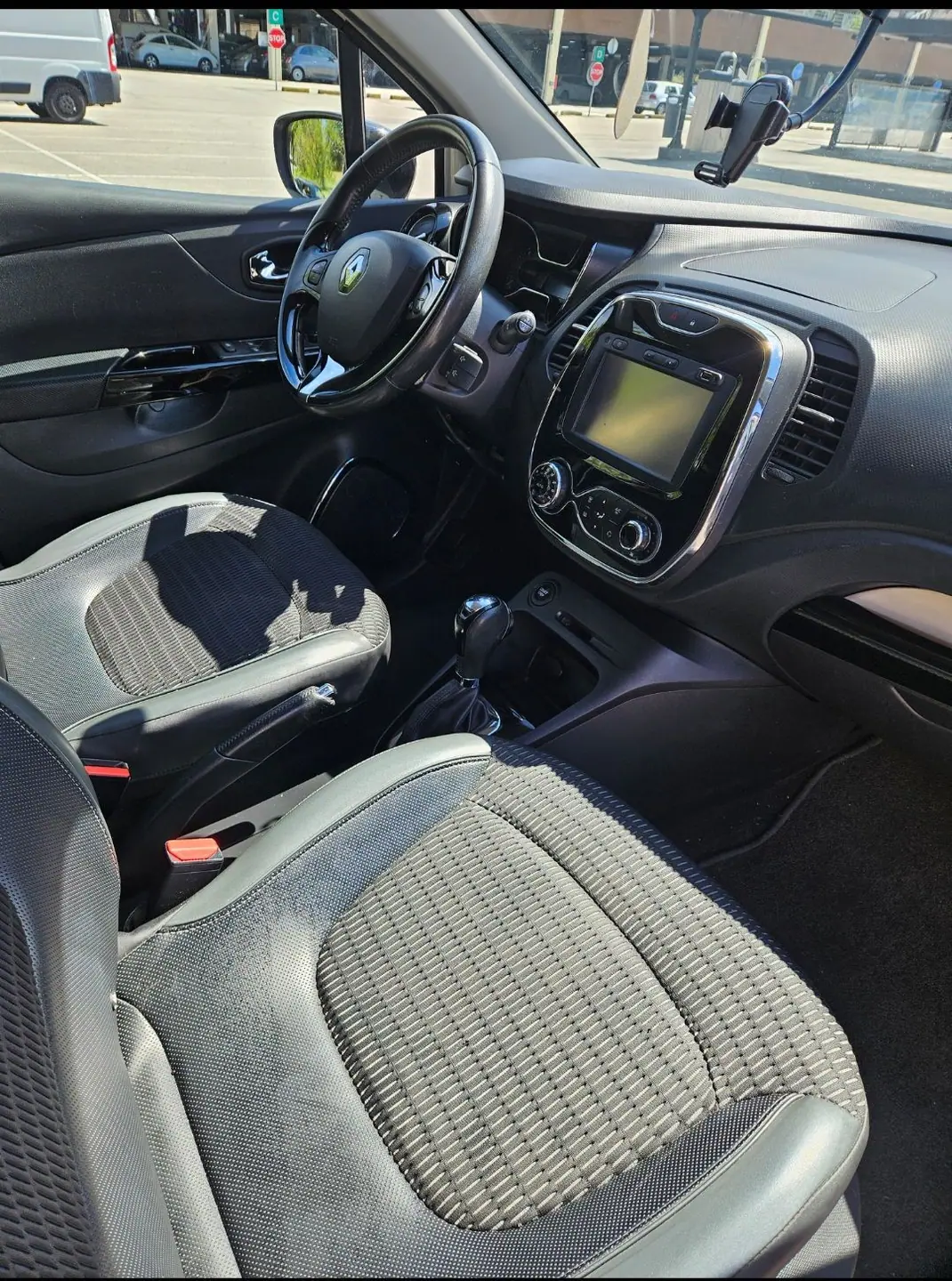 Renault Captur 2016 - 12400 EUR, 79200 km - 79200km - foto 11 de 12
