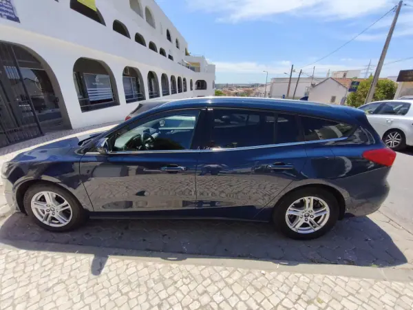Ford Focus SW 2019 - 17900 EUR, 98000 km - AUTO.MOTO.pt - 98000km - foto 2 de 13