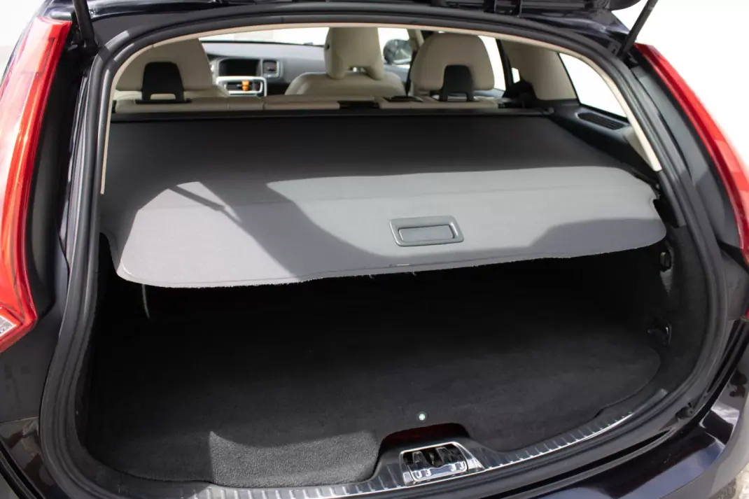 Volvo V60 2013 - 12500 EUR, 242000 km - 242000km - foto 38 de 45