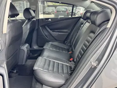 Volkswagen Passat 2005 - 6500 EUR, 234000 km - AUTO.MOTO.pt - 234000km - foto 16 de 19