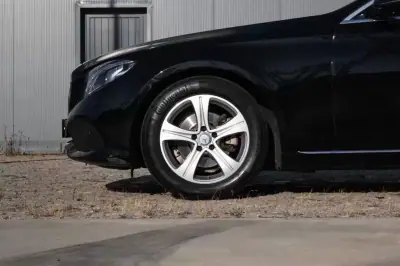 Mercedes-Benz E 220 2017 - 25000 EUR, 168000 km - AUTO.MOTO.pt - 168000km - foto 4 de 30