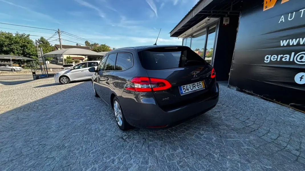 Peugeot 308 SW 2018 - 13990 EUR, 135000 km - AUTO.MOTO.pt - 135000km - foto 3 de 15